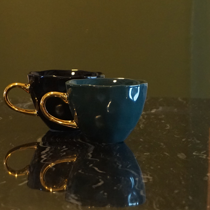 tasse à thé en porcelaine bleue et anse dorée Etxe Mia!