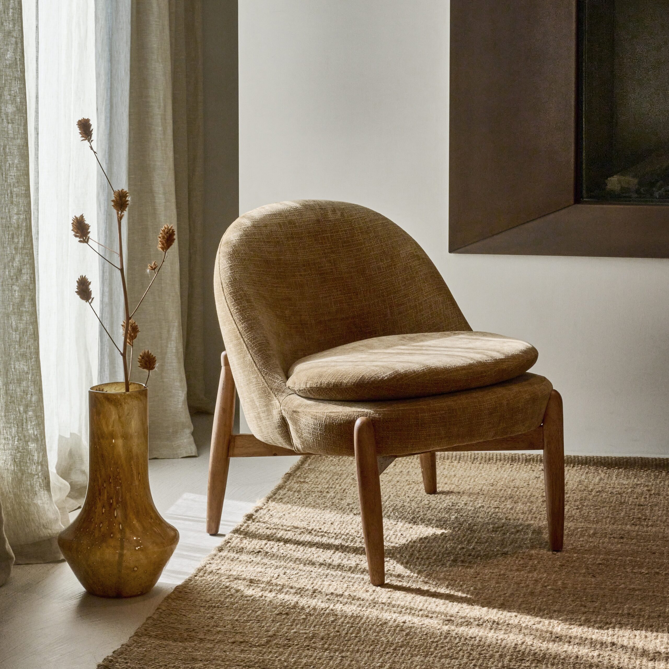 fauteuil en velours marron et pieds chêne Etxe Mia!