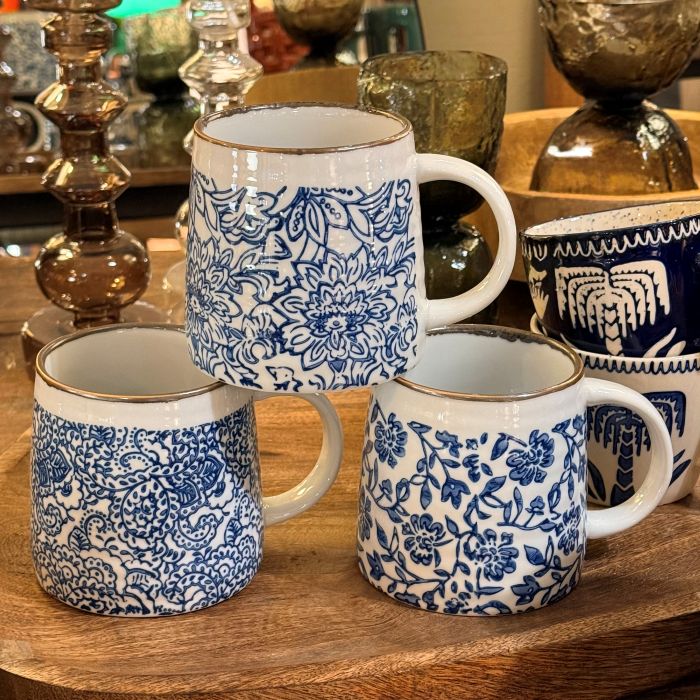 mugs en grès motifs fleurs bleues Etxe Mia!
