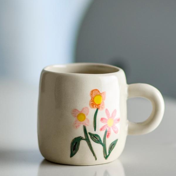 tasse en grès blanche ornée de fleurs Etxe Mia!