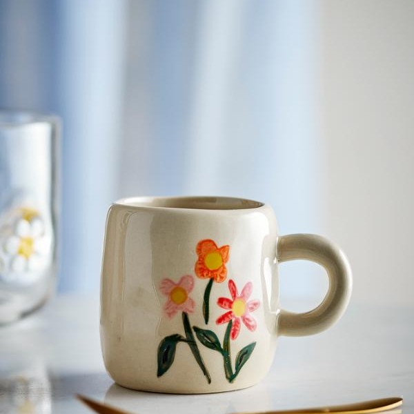 tasse en grès blanche ornée de fleurs Etxe Mia!